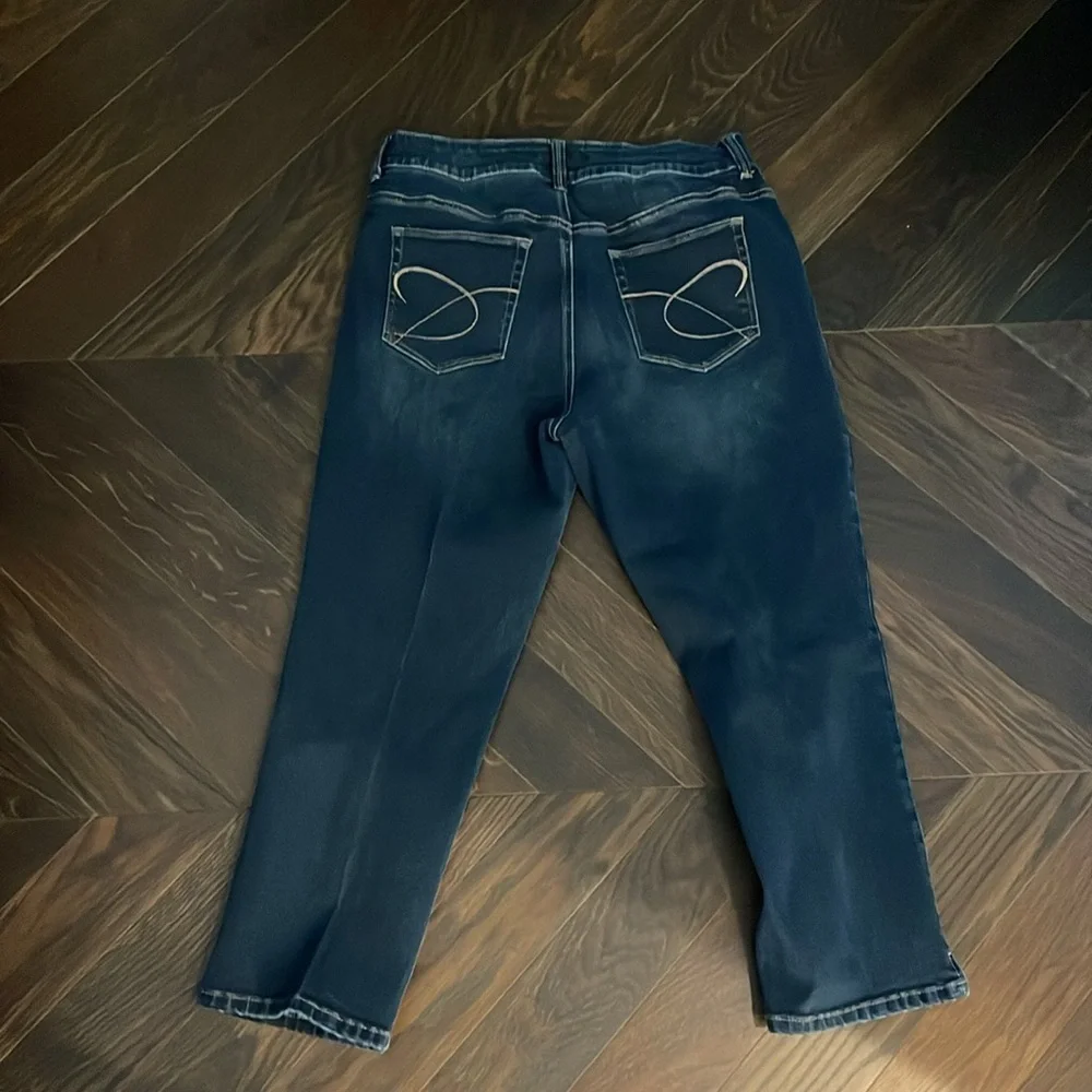 Chico's So Slimming Ankle Cropped Jeans Denim 8 - Picture 4 of 7